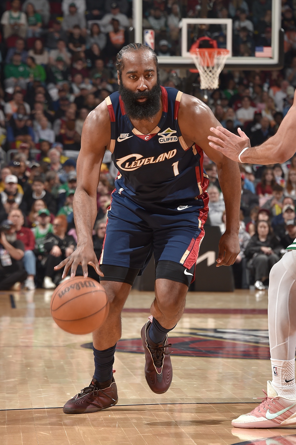 欧冠客户端下载-可惜空砍！哈登骑士生涯首次单场30分 此前11场最高23分